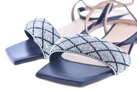 SANDALIA AVERY STRASS PLATA NEGRO